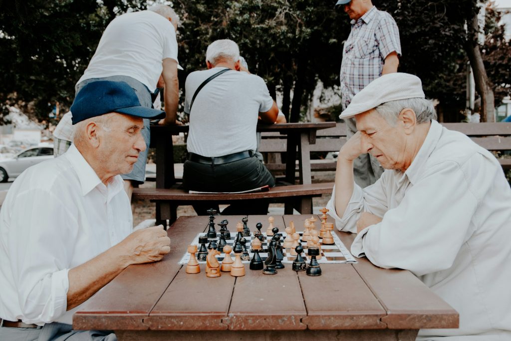 Staří muži hrají šachy